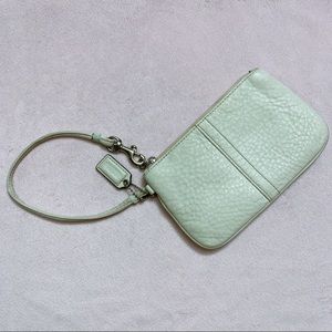 🤎Coach White Leather Wristlet